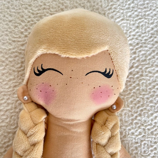 Mini Poupette blonde - Poupée artisanale - Robe jaune