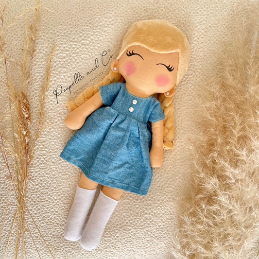Mini Poupette blonde - Poupée artisanale - Robe jean bleu