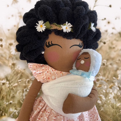 Baby et son écharpe de portage