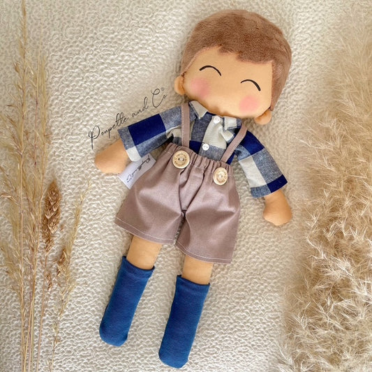 Mini Poupette Boy - Poupée garçon artisanale - chemise à carreaux