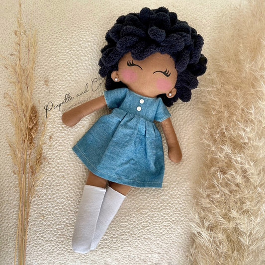 Mini Poupette afro - Poupée noire artisanale - Robe jean bleu